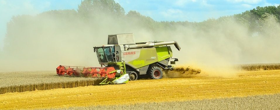Foto einer CLAAS Erntemaschine als Symbolbild für Smart Farming | Smart Services in der Landwirtschaft